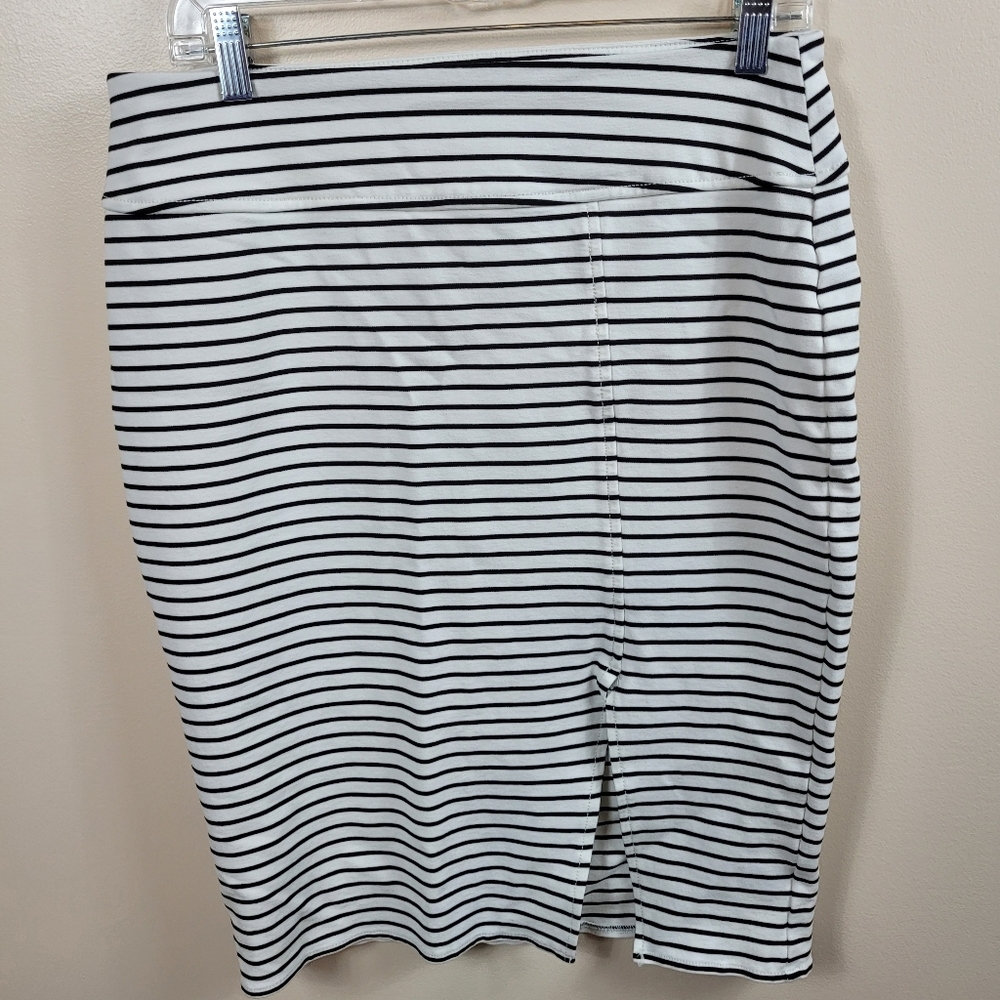 Worthington white and black stripes  skirt size M